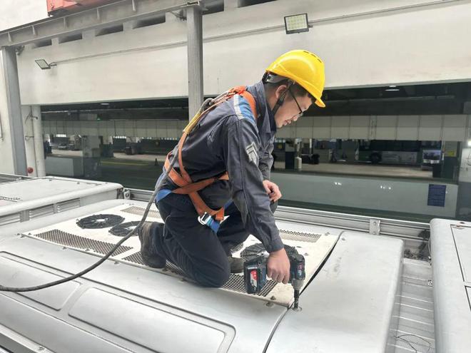 定能坐上凉爽的公交车原因是……k8凯发国际天气逐步变热但您一(图3)